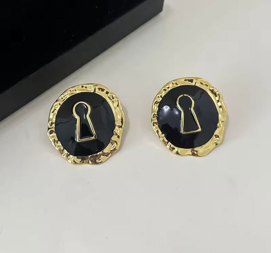 Black & Gold Keyhole Statement Earrings - Gimmie Jewelry