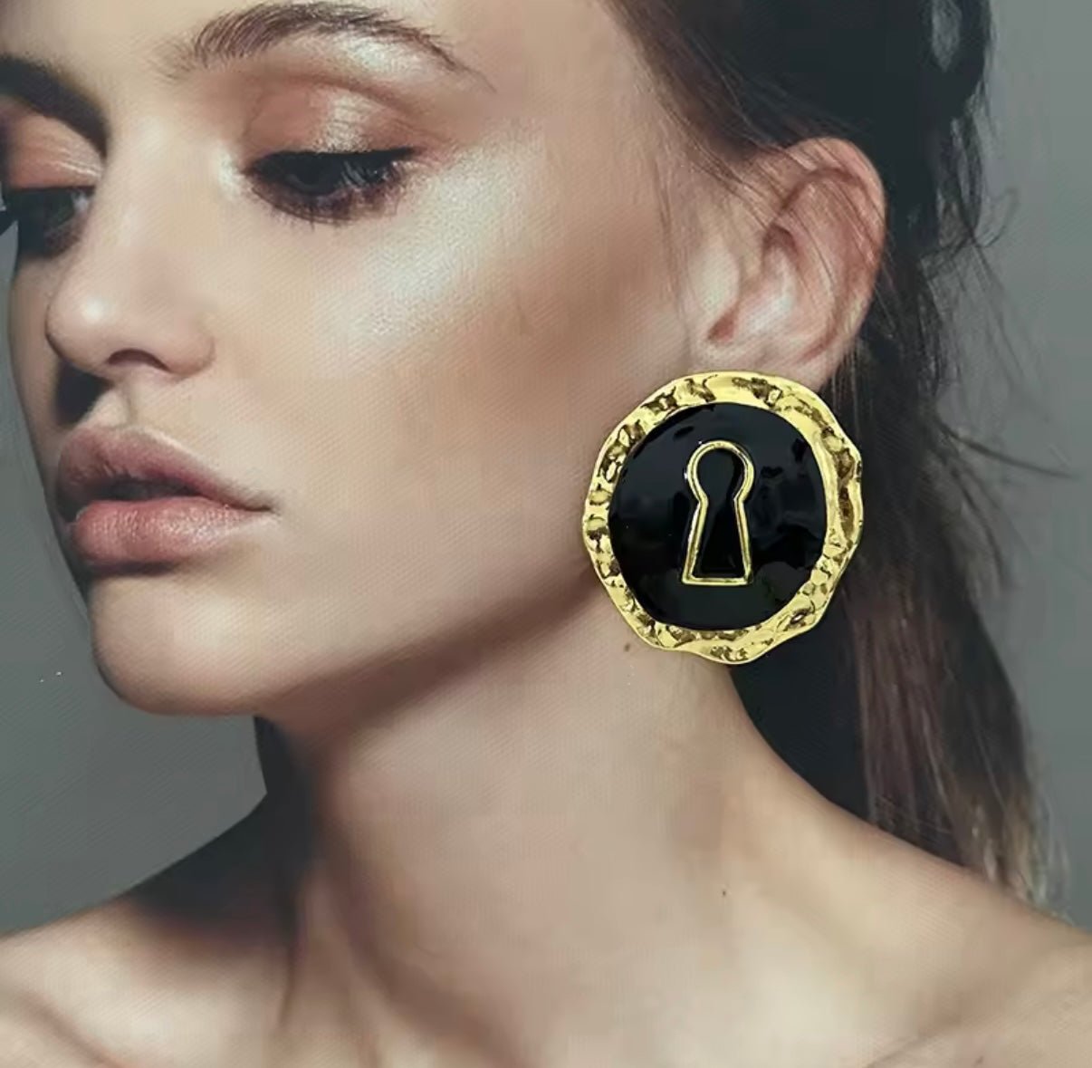 Black & Gold Keyhole Statement Earrings - Gimmie Jewelry