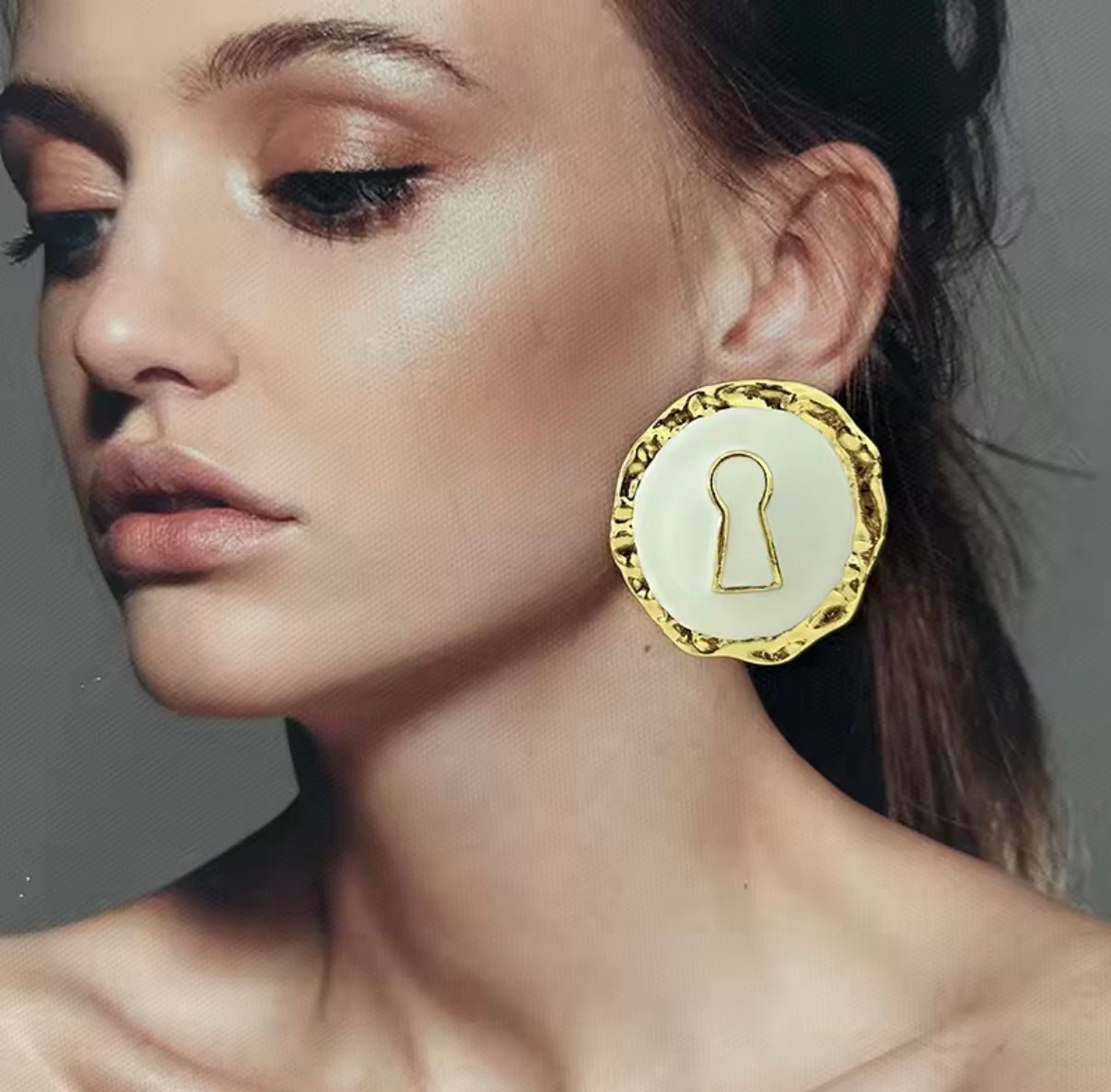 Black & Gold Keyhole Statement Earrings - Gimmie Jewelry