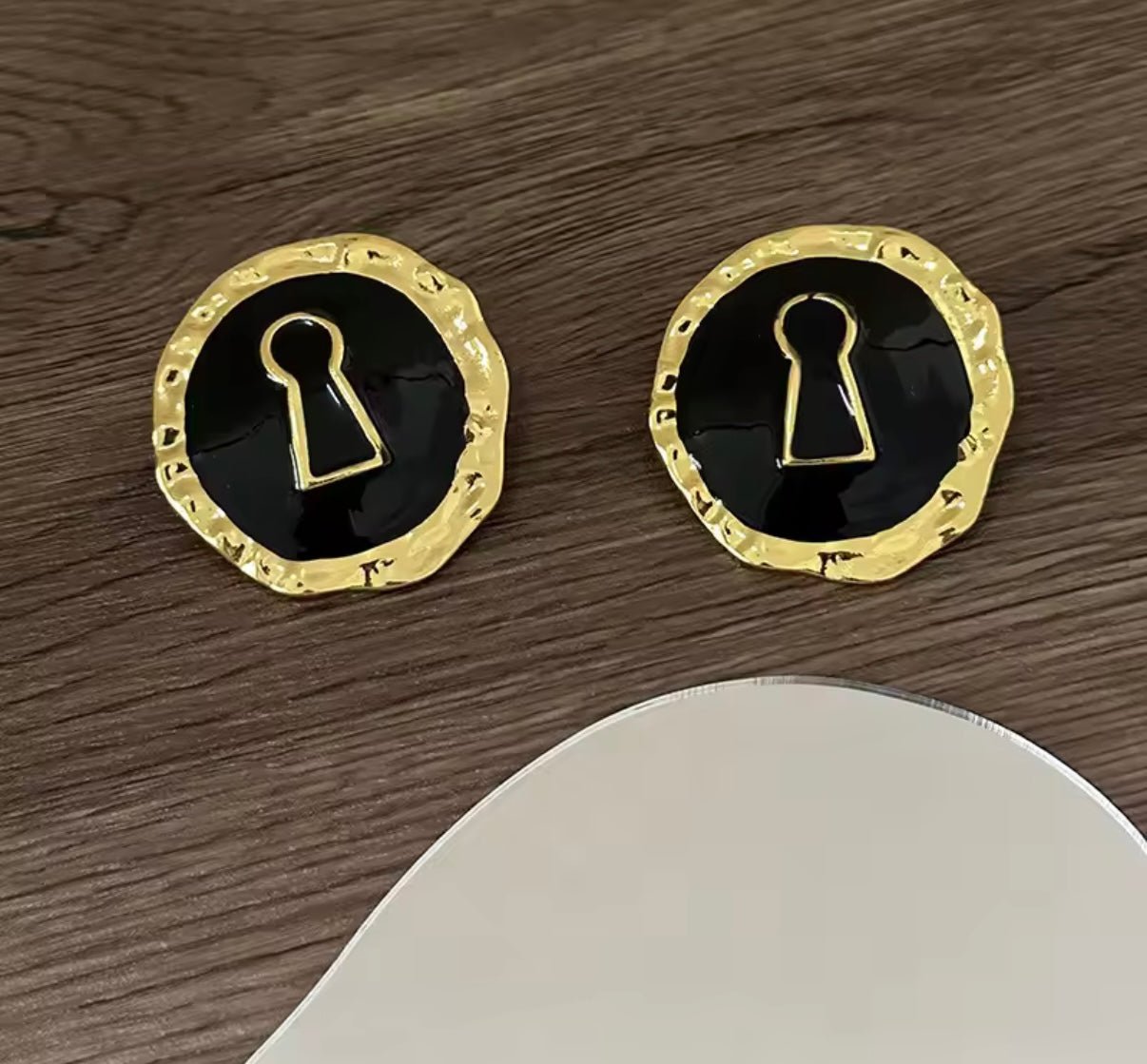 Black & Gold Keyhole Statement Earrings - Gimmie Jewelry