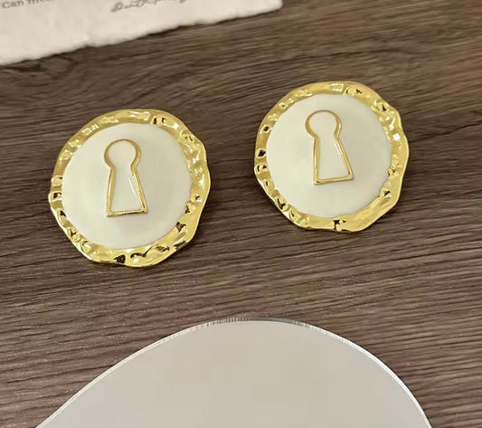 Black & Gold Keyhole Statement Earrings - Gimmie Jewelry
